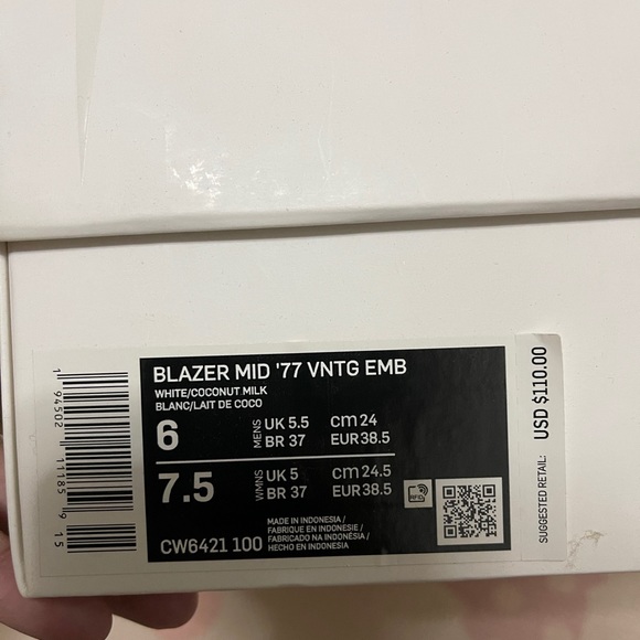 NWT Nike women sneakers blazer mid 77 VNTG EMB whit charm Limited Edition - Picture 10 of 11